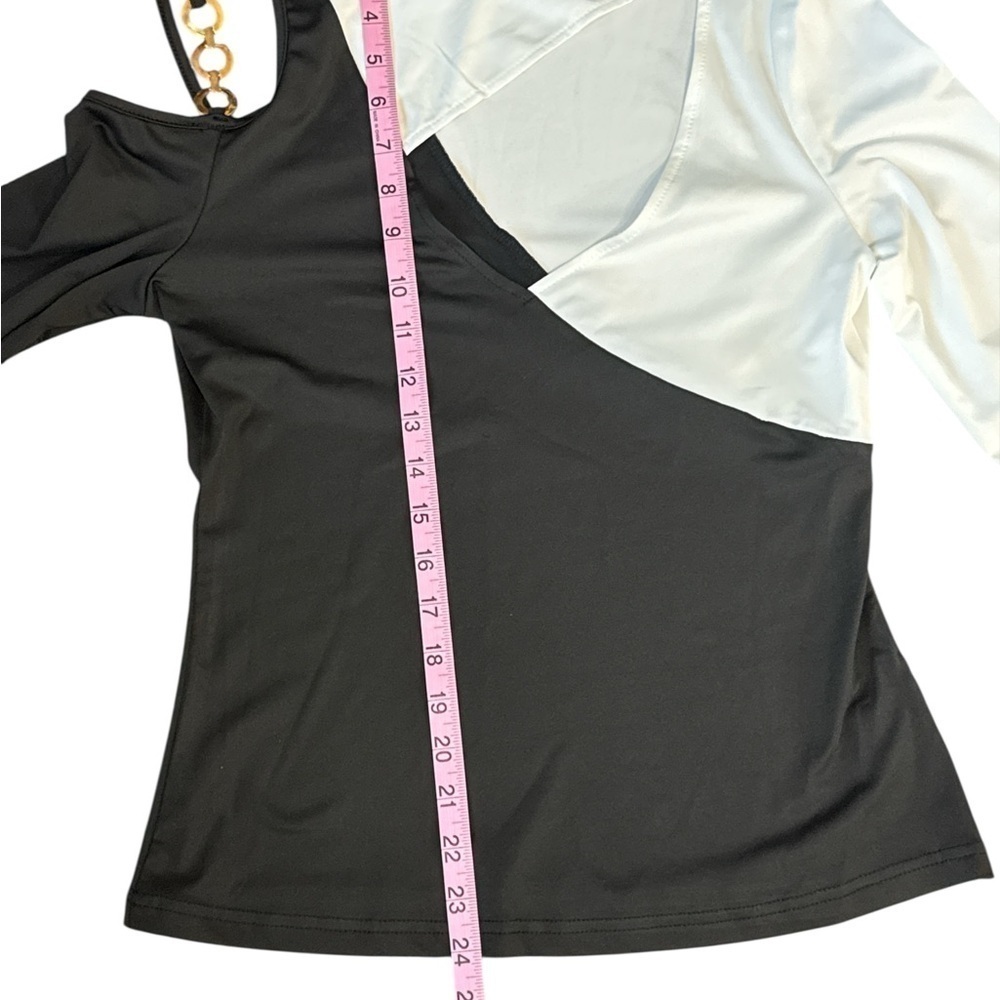 Chic Monochrome Cut-Out Blouse - Picture 6 of 8